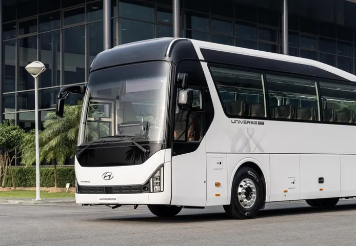 Chiêm Ngưỡng Bộ Sưu Tập Hình Ảnh Xe Universe Đa Dạng Từ Ngoại Thất Đến Nội Thất Cho Người Chọn Mua Xe Khách