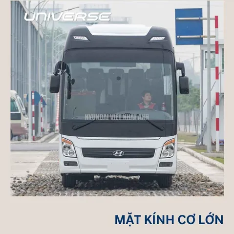 Chiêm Ngưỡng Bộ Sưu Tập Hình Ảnh Xe Universe Đa Dạng Từ Ngoại Thất Đến Nội Thất Cho Người Chọn Mua Xe Khách