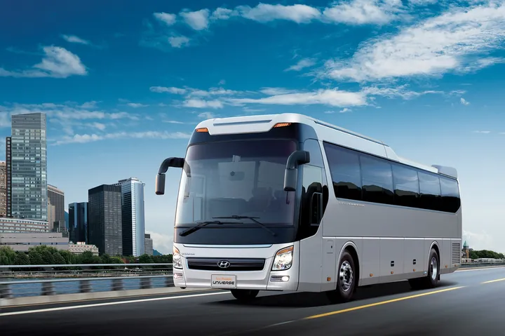 Chiêm Ngưỡng Bộ Sưu Tập Hình Ảnh Xe Universe Đa Dạng Từ Ngoại Thất Đến Nội Thất Cho Người Chọn Mua Xe Khách