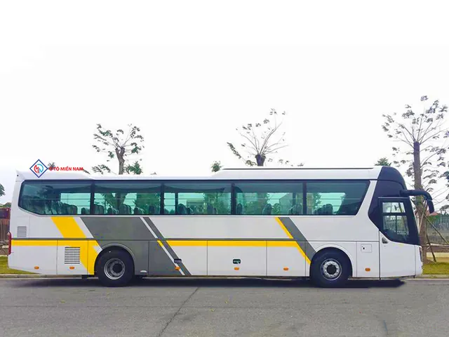 Chiêm Ngưỡng Bộ Sưu Tập Hình Ảnh Xe Universe Đa Dạng Từ Ngoại Thất Đến Nội Thất Cho Người Chọn Mua Xe Khách