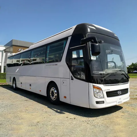Chiêm Ngưỡng Bộ Sưu Tập Hình Ảnh Xe Universe Đa Dạng Từ Ngoại Thất Đến Nội Thất Cho Người Chọn Mua Xe Khách