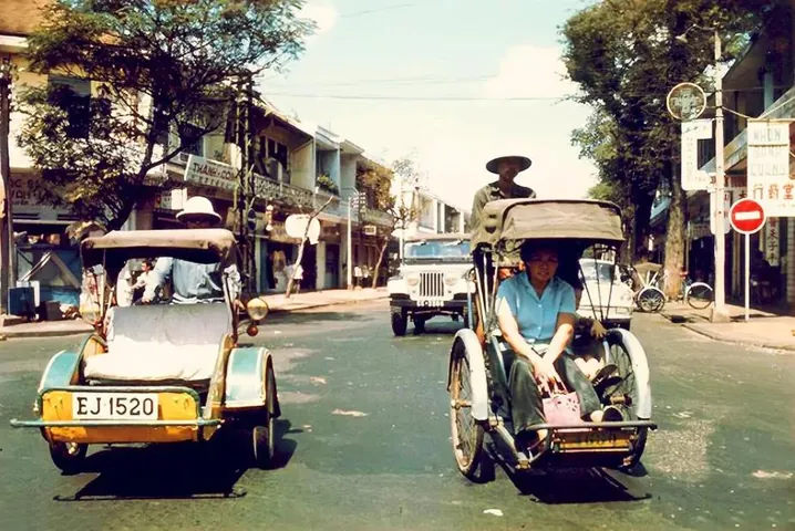 Khám Phá Hình Ảnh Xích Lô: Từ Tư Liệu Sài Gòn Xưa Đến Nét Đẹp Du Lịch Hà Nội Cho Người Yêu Kỷ Niệm Khám Phá Hình Ảnh Xích Lô: Từ Tư Liệu Sài Gòn Xưa Đến Nét Đẹp Du Lịch Hà Nội Cho Người Yêu Kỷ Niệm
