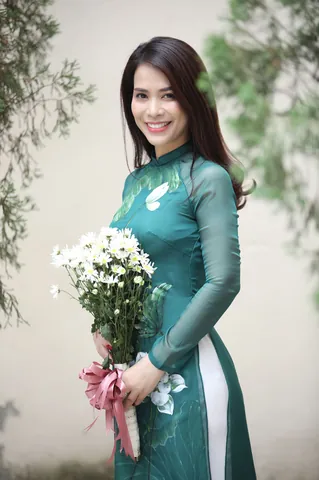 Xem Hình Ảnh Ý Lan: Tổng Hợp Ảnh Danh Ca Từ Thời Trẻ Đến Hiện Tại Cho Người Hâm Mộ Xem Hình Ảnh Ý Lan: Tổng Hợp Ảnh Danh Ca Từ Thời Trẻ Đến Hiện Tại Cho Người Hâm Mộ