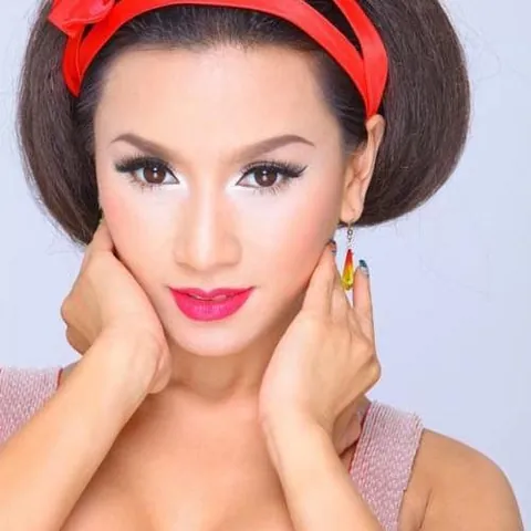 Chiêm Ngưỡng Bộ Hình Ảnh Y Phụng – Nữ Hoàng Ảnh Lịch Gợi Cảm Một Thời Và Đời Thực Hậu Trường Chiêm Ngưỡng Bộ Hình Ảnh Y Phụng – Nữ Hoàng Ảnh Lịch Gợi Cảm Một Thời Và Đời Thực Hậu Trường