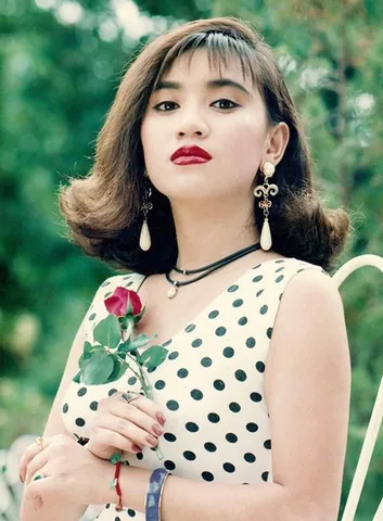 Chiêm Ngưỡng Bộ Hình Ảnh Y Phụng – Nữ Hoàng Ảnh Lịch Gợi Cảm Một Thời Và Đời Thực Hậu Trường Chiêm Ngưỡng Bộ Hình Ảnh Y Phụng – Nữ Hoàng Ảnh Lịch Gợi Cảm Một Thời Và Đời Thực Hậu Trường