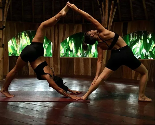 Khám Phá Hình Ảnh Yoga Đôi Đẹp Và Các Tư Thế Cho Cặp Đôi Và Bạn Thân
