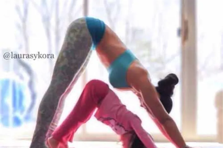 Khám Phá Hình Ảnh Yoga Đôi Đẹp Và Các Tư Thế Cho Cặp Đôi Và Bạn Thân