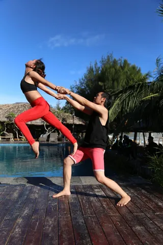 Khám Phá Hình Ảnh Yoga Đôi Đẹp Và Các Tư Thế Cho Cặp Đôi Và Bạn Thân
