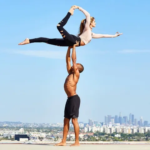 Khám Phá Hình Ảnh Yoga Đôi Đẹp Và Các Tư Thế Cho Cặp Đôi Và Bạn Thân