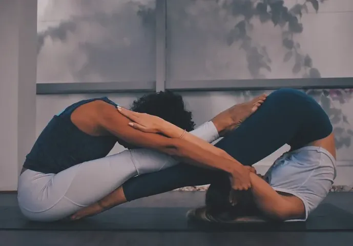 Khám Phá Hình Ảnh Yoga Đôi Đẹp Và Các Tư Thế Cho Cặp Đôi Và Bạn Thân