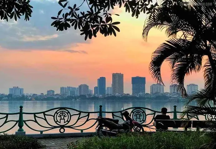 So Sánh Hồ Tây Và Hồ Gươm: Khác Biệt Về Diện Tích, Vị Trí Và Giá Trí Lịch Sử