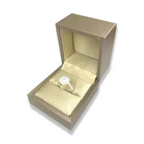 Hướng Dẫn Chọn Và Mua Hộp Đựng Nhẫn Cầu Hôn Đẹp, Sang Trọng Cho Ngày Trọng Đại Hướng Dẫn Chọn Và Mua Hộp Đựng Nhẫn Cầu Hôn Đẹp, Sang Trọng Cho Ngày Trọng Đại