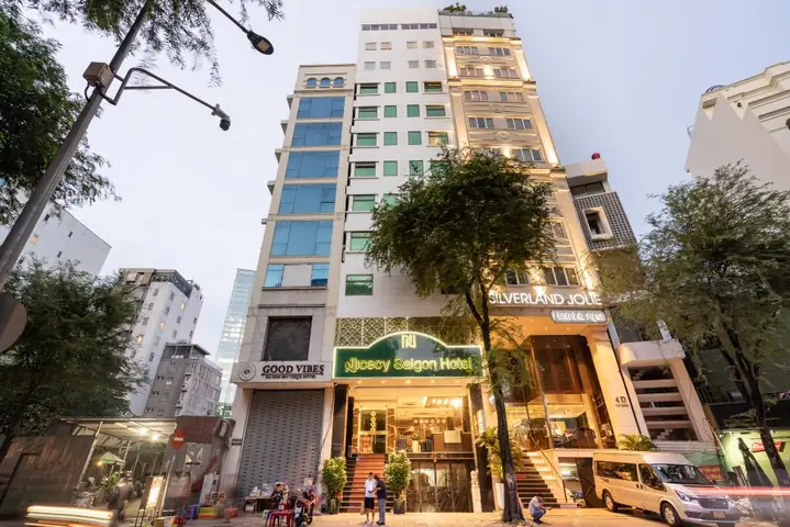 Top Khách Sạn Đường Thi Sách Quận 1: Lựa Chọn Lưu Trú Gần Trung Tâm Cho Du Khách