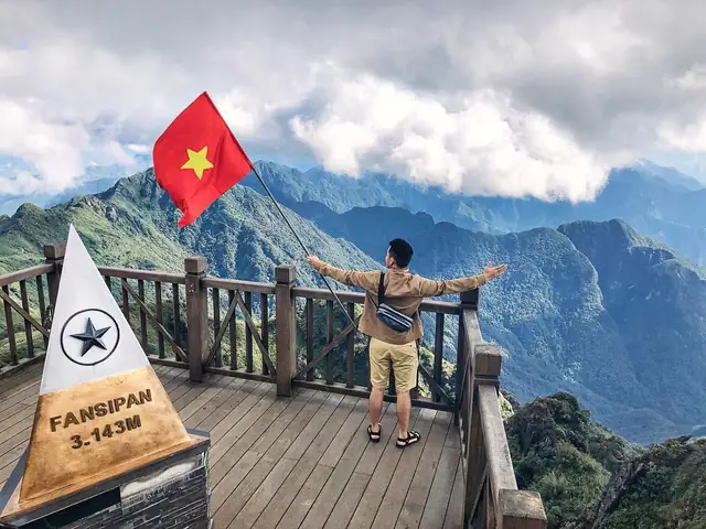 Hướng Dẫn Chi Tiết Giá Vé, Lịch Trình Và Kinh Nghiệm Lên Cáp Treo Fansipan Cho Du Khách