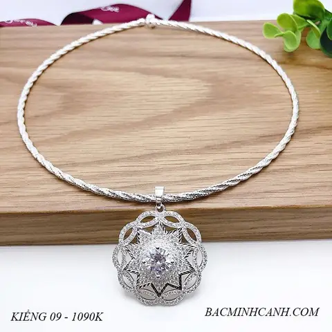 Kiêng Đeo Nhẫn Ở Cổ: Có Nên Hay Không? Những Điều Cần Biết