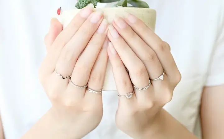 Các Mẫu Nhẫn Đơn Giản Đẹp Nhất 2026 – Hướng Dẫn Chọn Kiểu Phù Hợp Cho Mọi Phong Cách Các Mẫu Nhẫn Đơn Giản Đẹp Nhất 2026 – Hướng Dẫn Chọn Kiểu Phù Hợp Cho Mọi Phong Cách