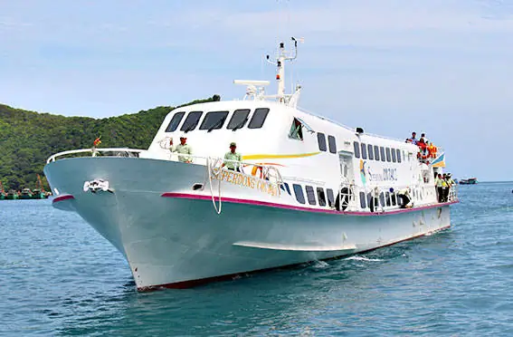 Tổng Hợp Kinh Nghiệm Đi Tàu Ra Côn Đảo Cho Du Khách Tự Túc: Từ Chọn Tàu, Giá Vé Đến Mẹo Không Say Sóng
