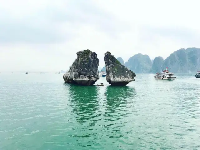 Tổng Hợp Kinh Nghiệm Du Lịch Quảng Ninh 2 Ngày 1 Đêm Tự Túc: Lịch Trình, Chi Phí & Gợi Ý Ăn Ở Tổng Hợp Kinh Nghiệm Du Lịch Quảng Ninh 2 Ngày 1 Đêm Tự Túc: Lịch Trình, Chi Phí & Gợi Ý Ăn Ở