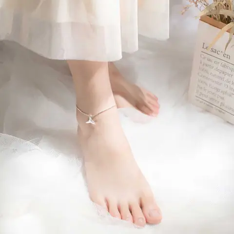 Xác Định Nữ Nên Đeo Lắc Chân Bên Nào Và Ý Nghĩa Trái Phải Xác Định Nữ Nên Đeo Lắc Chân Bên Nào Và Ý Nghĩa Trái Phải