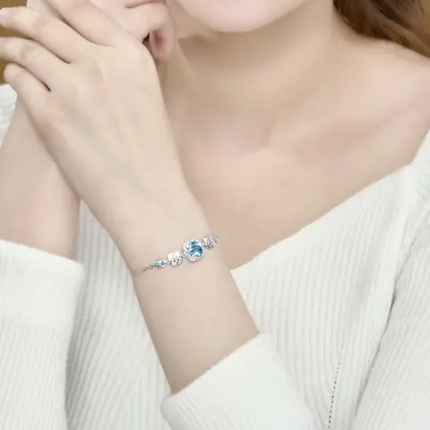 Lắc Tay Đá Topaz Pnj: Mẫu, Chất Liệu, Giá Và Cách Chọn Cho Phong Cách Của Bạn