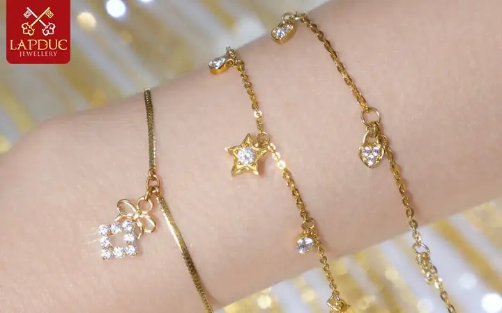 Cập Nhật Lắc Tay Vàng Mẫu Mới Nhất 2026 Cho Nam Nữ Và Trẻ Em Cập Nhật Lắc Tay Vàng Mẫu Mới Nhất 2026 Cho Nam Nữ Và Trẻ Em