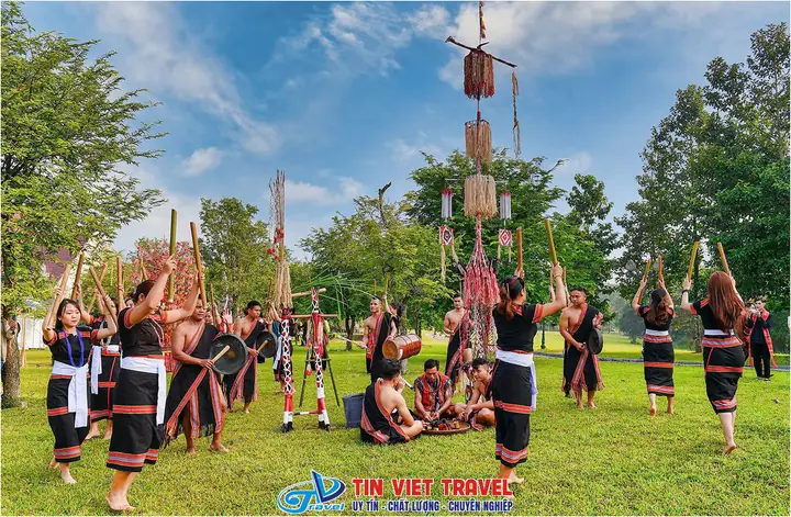 Kinh Nghiệm Tham Quan Làng Văn Hóa Các Dân Tộc Việt Nam Đồng Mô: Cẩm Nang Cho Du Khách Khám Phá Ngôi Nhà Chung 54 Dân Tộc Kinh Nghiệm Tham Quan Làng Văn Hóa Các Dân Tộc Việt Nam Đồng Mô: Cẩm Nang Cho Du Khách Khám Phá Ngôi Nhà Chung 54 Dân Tộc