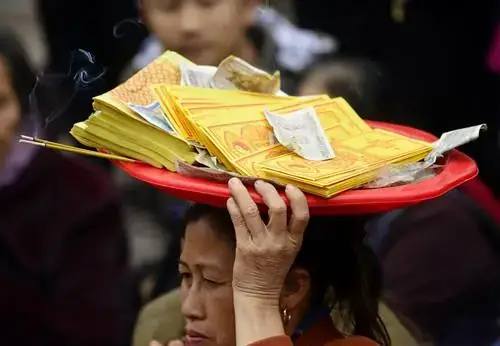 Hướng Dẫn Lễ Tạ Cuối Năm Ở Đền: Văn Khấn, Mâm Lễ Và Quy Trình Trả Lễ Cho Tín Chủ Hướng Dẫn Lễ Tạ Cuối Năm Ở Đền: Văn Khấn, Mâm Lễ Và Quy Trình Trả Lễ Cho Tín Chủ