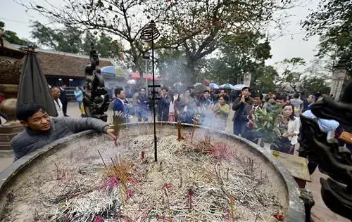 Hướng Dẫn Lễ Tạ Cuối Năm Ở Đền: Văn Khấn, Mâm Lễ Và Quy Trình Trả Lễ Cho Tín Chủ Hướng Dẫn Lễ Tạ Cuối Năm Ở Đền: Văn Khấn, Mâm Lễ Và Quy Trình Trả Lễ Cho Tín Chủ