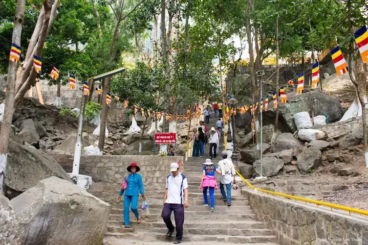 Hướng Dẫn Leo Núi Bà Đen Bằng Đường Chùa: Lộ Trình, Tình Trạng Đường Và Kinh Nghiệm Cho Người Mới