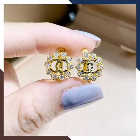 Gợi Ý Bông Tai Hợp Với Mặt Dài Giúp Khuôn Mặt Cân Đối Cho Chị Em Gợi Ý Bông Tai Hợp Với Mặt Dài Giúp Khuôn Mặt Cân Đối Cho Chị Em