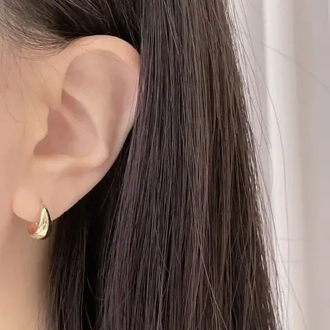 Gợi Ý Bông Tai Hợp Với Mặt Dài Giúp Khuôn Mặt Cân Đối Cho Chị Em Gợi Ý Bông Tai Hợp Với Mặt Dài Giúp Khuôn Mặt Cân Đối Cho Chị Em