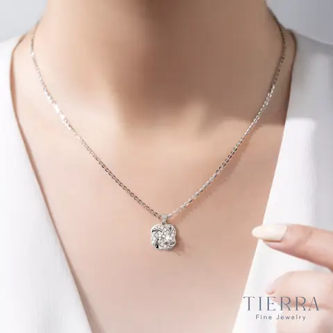 Khám Phá Các Mẫu Mặt Dây Chuyền Bạch Kim Đẹp Dành Cho Nữ