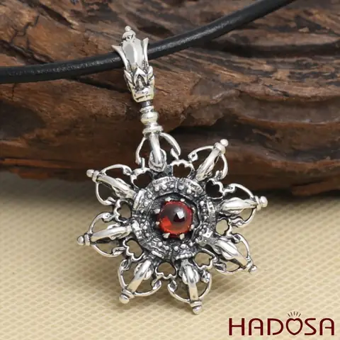 Tìm Hiểu Mặt Dây Chuyền Bánh Xe Pháp Luân: Ý Nghĩa, Chất Liệu Và Nơi Mua Cho Người Yêu Trang Sức Phong Thủy