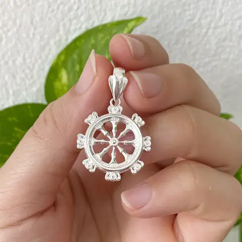Tìm Hiểu Mặt Dây Chuyền Bánh Xe Pháp Luân: Ý Nghĩa, Chất Liệu Và Nơi Mua Cho Người Yêu Trang Sức Phong Thủy
