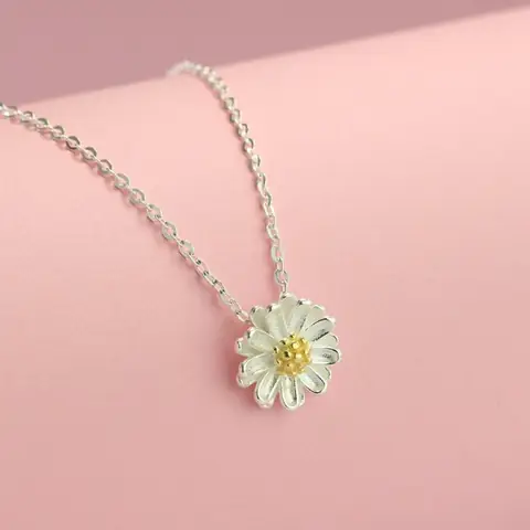 Khám Phá Mặt Dây Chuyền Cúc Họa Mi Bạc Đẹp Và Ý Nghĩa Cho Nàng