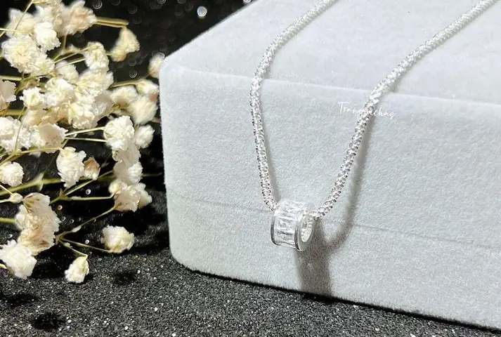 Tìm Hiểu Các Loại Mặt Dây Chuyền Đá Hình Trụ Và Kinh Nghiệm Chọn Mua Phù Hợp