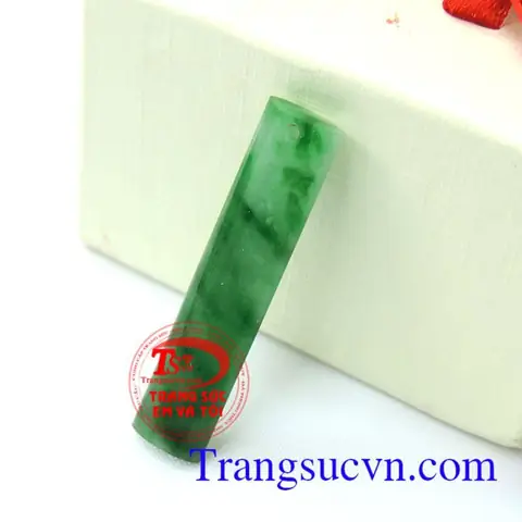 Tìm Hiểu Các Loại Mặt Dây Chuyền Đá Hình Trụ Và Kinh Nghiệm Chọn Mua Phù Hợp