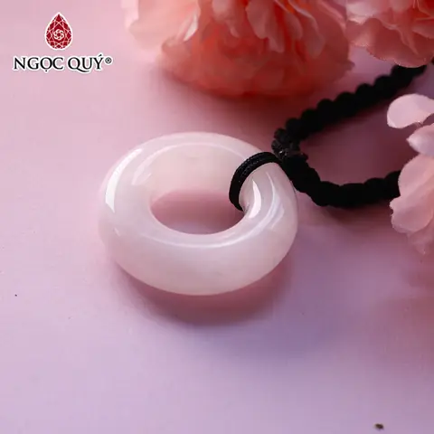 Mua Mặt Dây Chuyền Đá Thạch Anh Hồng Tự Nhiên: Các Mẫu, Giá Và Công Dụng Phong Thủy Cho Nữ Mua Mặt Dây Chuyền Đá Thạch Anh Hồng Tự Nhiên: Các Mẫu, Giá Và Công Dụng Phong Thủy Cho Nữ