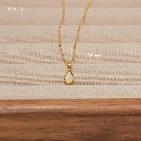 Top Mẫu Mặt Dây Chuyền Giọt Nước Nữ Đẹp, Ý Nghĩa Phong Thủy & Bảng Giá Mới Nhất Top Mẫu Mặt Dây Chuyền Giọt Nước Nữ Đẹp, Ý Nghĩa Phong Thủy & Bảng Giá Mới Nhất