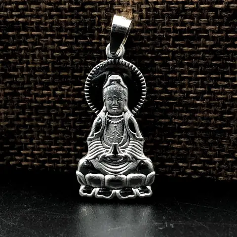 Gợi Ý Chọn Và Lưu Ý Đeo Mặt Dây Chuyền Hình Phật Quan Âm Cho Người Mới Tìm Hiểu Gợi Ý Chọn Và Lưu Ý Đeo Mặt Dây Chuyền Hình Phật Quan Âm Cho Người Mới Tìm Hiểu