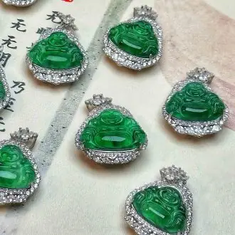Tư Vấn Chọn Mặt Dây Chuyền Hợp Tuổi Tuất: Hình, Chất Liệu Và Màu Sắc Phong Thủy