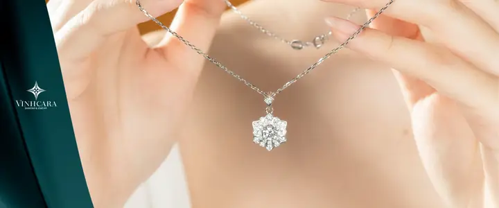 Khám Phá Các Mẫu Mặt Dây Chuyền Hột Xoàn Đẹp Sang Trọng Cho Nam Nữ