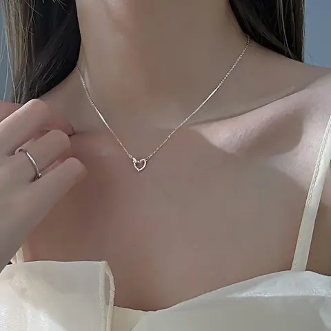 Mặt Dây Chuyền Tình Yêu: Hướng Dẫn Chọn Mẫu, Chất Liệu Và Ý Nghĩa Dành Cho Người Yêu Mặt Dây Chuyền Tình Yêu: Hướng Dẫn Chọn Mẫu, Chất Liệu Và Ý Nghĩa Dành Cho Người Yêu