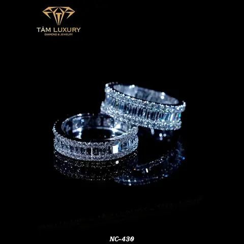 Top 20 Mẫu Nhẫn Cưới Kim Cương Đẹp 2026: Phong Cách, Chất Liệu Và Mức Giá Top 20 Mẫu Nhẫn Cưới Kim Cương Đẹp 2026: Phong Cách, Chất Liệu Và Mức Giá