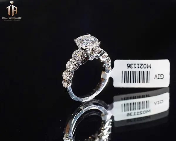 Khám Phá Các Mẫu Nhẫn Hột Xoàn Nữ Đẹp Sang Trọng Dành Cho Phái Nữ Khám Phá Các Mẫu Nhẫn Hột Xoàn Nữ Đẹp Sang Trọng Dành Cho Phái Nữ