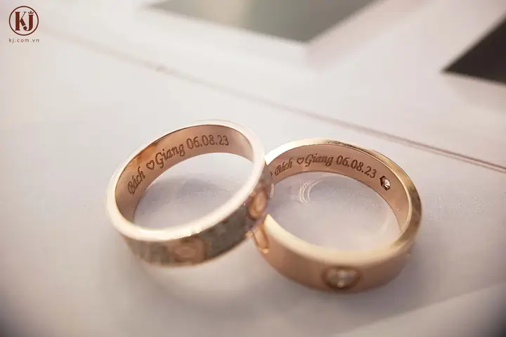 Mẫu Nhẫn Khắc Chữ Đẹp: Bộ Sưu Tập Thiết Kế, Cách Chọn Và Bảo Quản Mẫu Nhẫn Khắc Chữ Đẹp: Bộ Sưu Tập Thiết Kế, Cách Chọn Và Bảo Quản