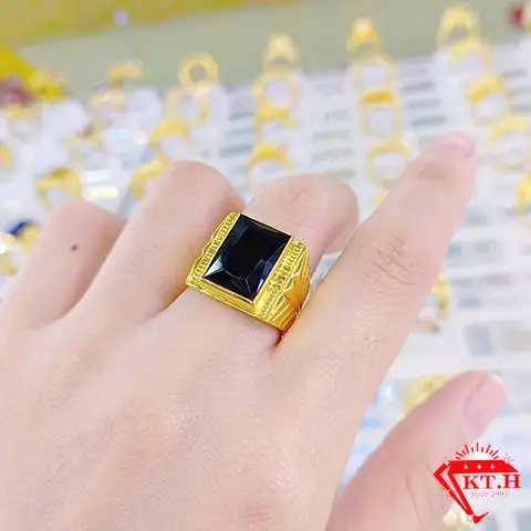 Tổng Hợp Mẫu Nhẫn Nam Mặt Đá Đẹp, Sang Trọng Nhất 2026: Ruby, Sapphire, Vàng Tây Tổng Hợp Mẫu Nhẫn Nam Mặt Đá Đẹp, Sang Trọng Nhất 2026: Ruby, Sapphire, Vàng Tây