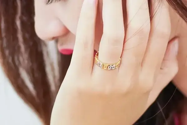 Cách Đeo Nhẫn Phong Thủy Cho Mệnh Thủy: Ngón Nào, Màu Sắc Và Loại Nhẫn Phù Hợp Cách Đeo Nhẫn Phong Thủy Cho Mệnh Thủy: Ngón Nào, Màu Sắc Và Loại Nhẫn Phù Hợp