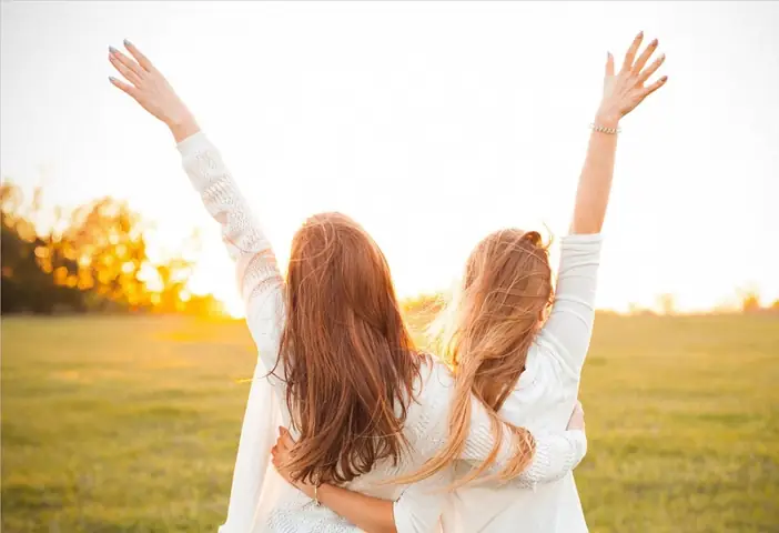 Giải Mã Giấc Mơ Thấy Bạn Thân: Ý Nghĩa, Điềm Báo Lành Dữ Và Con Số May Mắn Giải Mã Giấc Mơ Thấy Bạn Thân: Ý Nghĩa, Điềm Báo Lành Dữ Và Con Số May Mắn