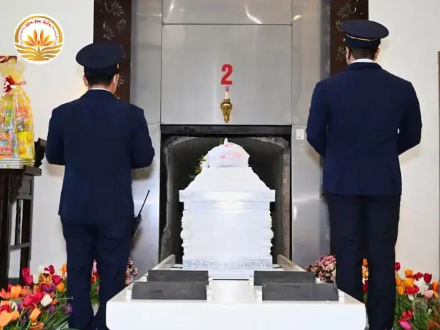 Giải Mã Giấc Mơ Thấy Bốc Mộ Người Lạ: Ý Nghĩa Và Điềm Báo Chi Tiết Giải Mã Giấc Mơ Thấy Bốc Mộ Người Lạ: Ý Nghĩa Và Điềm Báo Chi Tiết